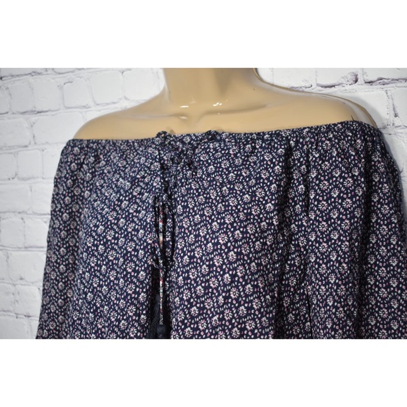 Bailey & Chloe • Off the shoulder top - Picture 2 of 5